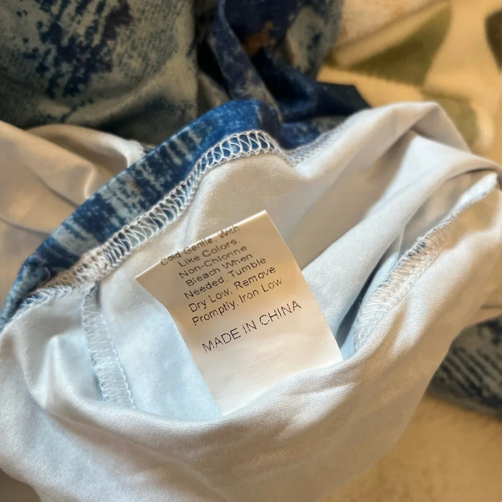 Random Pattern Blue Color Design Long Sleeve - Picture 3 of 4